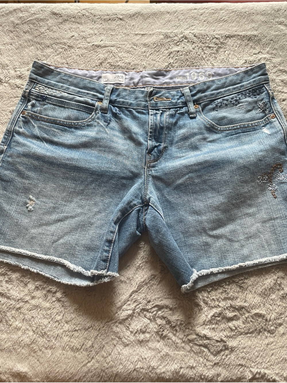 GAP Light Blue Distressed Boyfriend Denim Shorts Embroidered size 8
